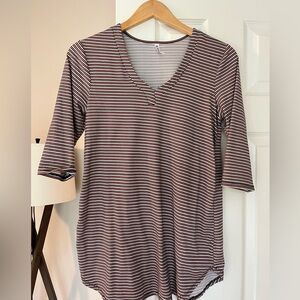 Piphany women’s athleisure style tunic top. Size Small. Stretchy and soft!